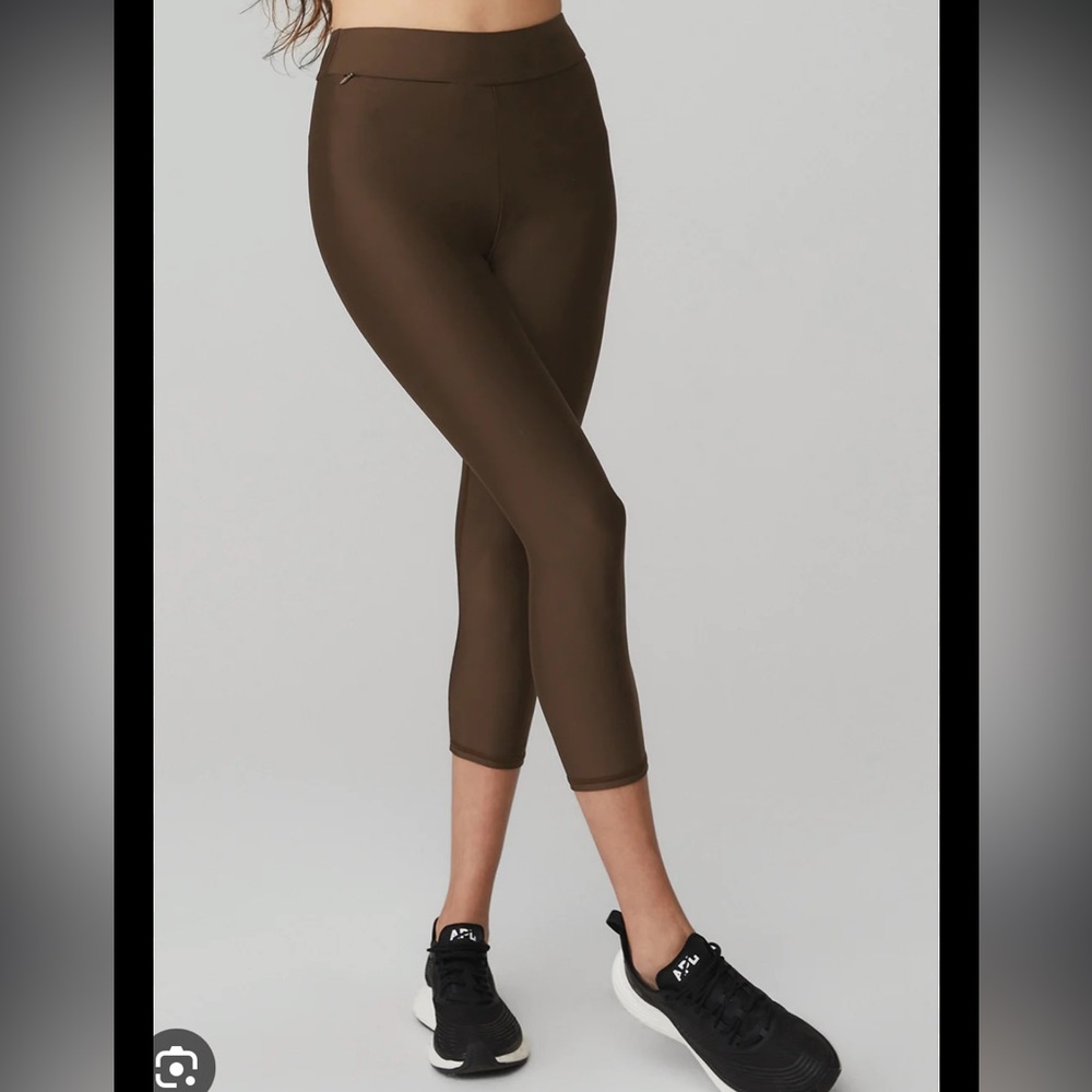 Alo AIRLIFT HIGH-WAIST CONCEAL-ZIP CAPRI in Espresso